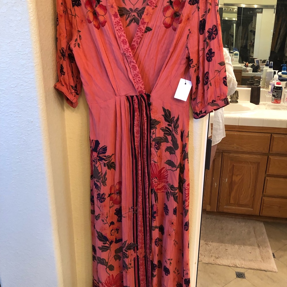 Wrinkle, tie-waist, deep RUST color, dressy print; perfect for Thanksgiving/Fall